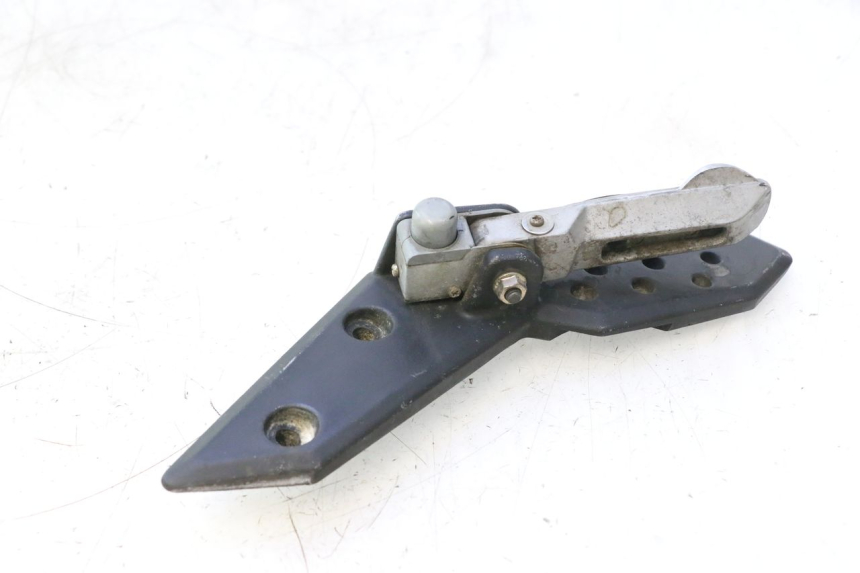 photo de PLACA DO DESCANSO DO PÉ TRASEIRO ESQUERDO KYMCO SUPER 8 2T 50 (2007 - 2013) - Pontos de fixação