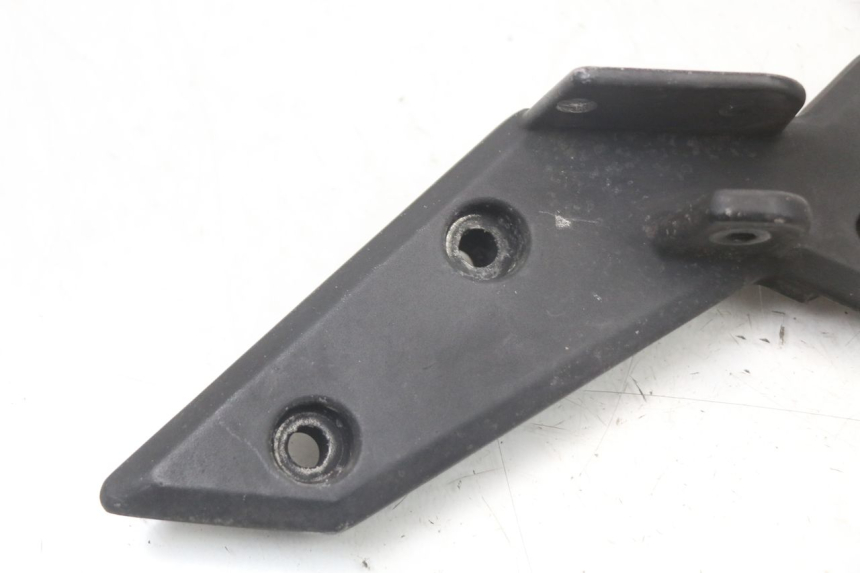 photo de SUPORTE DO DESCANSO DE PÉ TRASEIRO ESQUERDO KYMCO SUPER 8 125 (2008 - 2015) - Detalhe da peça