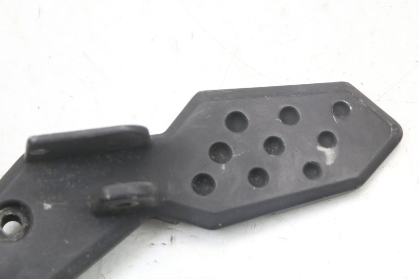 photo de SUPORTE DO DESCANSO DE PÉ TRASEIRO ESQUERDO KYMCO SUPER 8 125 (2008 - 2015) - Zoom do estado de desgaste