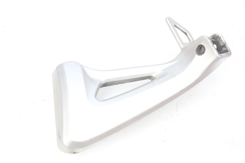 photo de SUPORTE DO DESCANSO DE PÉ TRASEIRO ESQUERDO SUZUKI SV N 650 (1999 - 2002) - Detalhe da peça