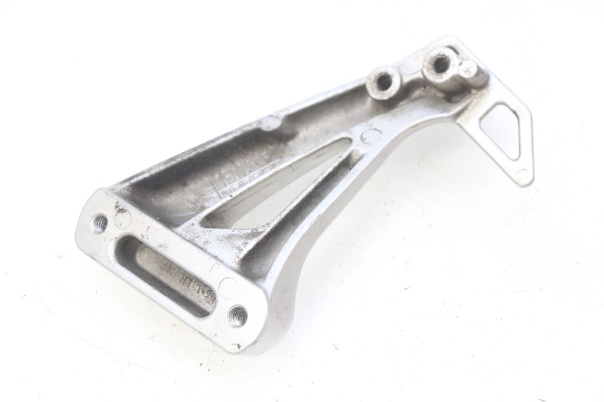 photo de SUPORTE DO DESCANSO DE PÉ TRASEIRO ESQUERDO SUZUKI SV N 650 (1999 - 2002) - Zoom do estado de desgaste