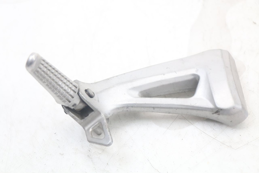 photo de SUPORTE DO DESCANSO DE PÉ TRASEIRO ESQUERDO SUZUKI SV N 650 (1999 - 2002) - Vista principal