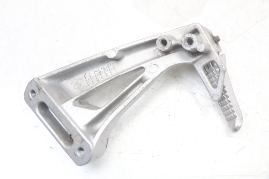 photo de SUPORTE DO DESCANSO DE PÉ TRASEIRO ESQUERDO SUZUKI SV N 650 (1999 - 2002) - Estado da superfície