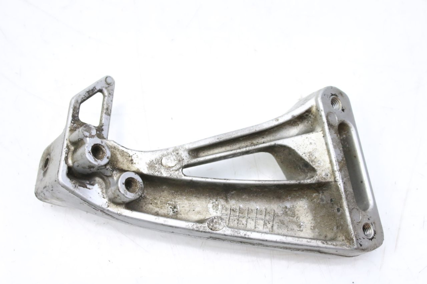 photo de SUPORTE DO DESCANSO DE PÉ TRASEIRO ESQUERDO SUZUKI SV S 650 (1999 - 2002) - Outro ângulo de visão