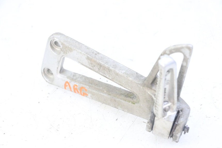 photo de SUPORTE DO DESCANSO DE PÉ TRASEIRO ESQUERDO YAMAHA TDR DELTABOX 125 (1997 - 2003) - Detalhe da peça