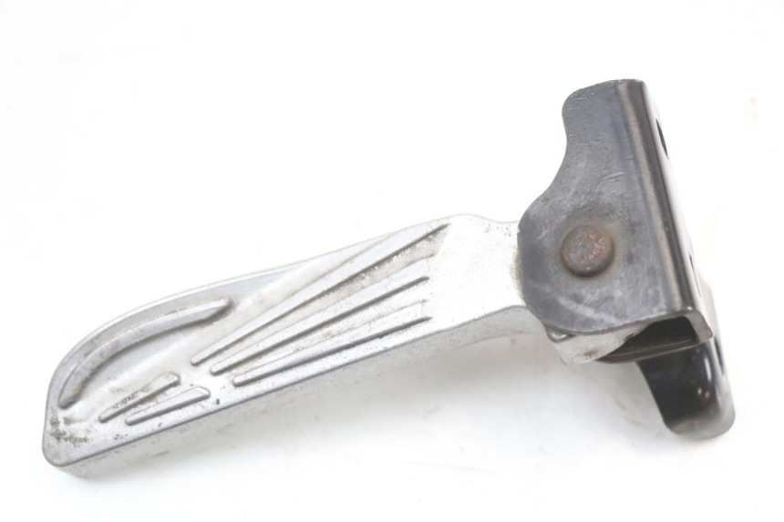 photo de SUPORTE DO DESCANSO DE PÉ TRASEIRO ESQUERDO PEUGEOT TWEET 125 (2018 - 2021) - Detalhe da peça