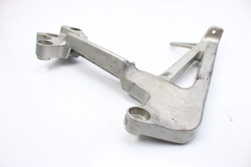 photo de SUPORTE DO DESCANSO DE PÉ TRASEIRO ESQUERDO HONDA VFR FI RC46 800 (1998 - 2001) - Ampliação técnica