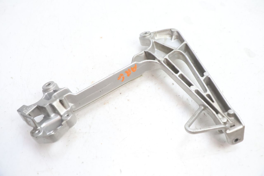 photo de SUPORTE DO DESCANSO DE PÉ TRASEIRO ESQUERDO HONDA VFR FI RC46 800 (1998 - 2001) - Ampliação técnica