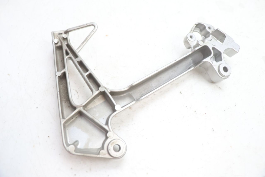 photo de SUPORTE DO DESCANSO DE PÉ TRASEIRO ESQUERDO HONDA VFR FI RC46 800 (1998 - 2001) - Vista geral