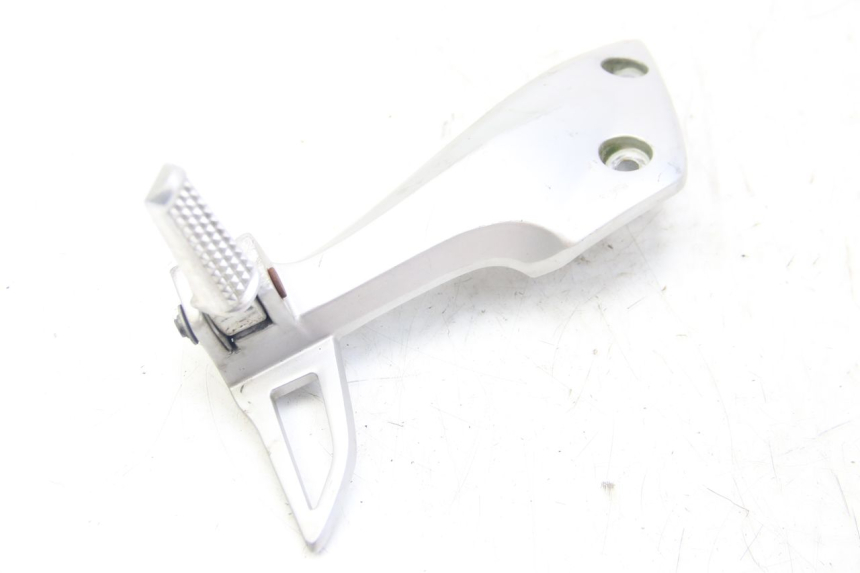 photo de SUPORTE DO DESCANSO DE PÉ TRASEIRO ESQUERDO HONDA VISION NSC R 50 (2013 - 2015) - Outro ângulo de visão