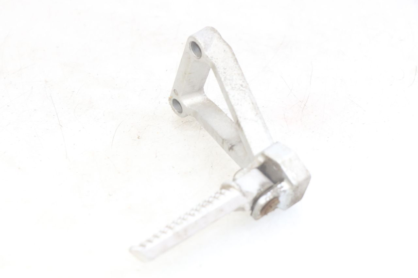 photo de SUPORTE DO DESCANSO DE PÉ TRASEIRO ESQUERDO DAELIM VJ ROADWIN FI 125 (2008 - 2017) - Vista geral