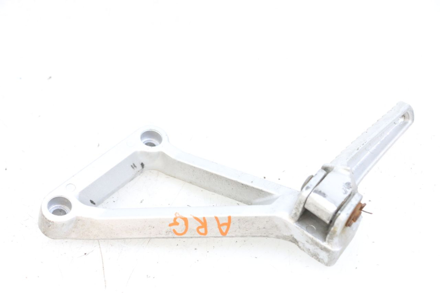 photo de SUPORTE DO DESCANSO DE PÉ TRASEIRO ESQUERDO DAELIM VJ ROADWIN FI 125 (2008 - 2017) - Zoom do estado de desgaste