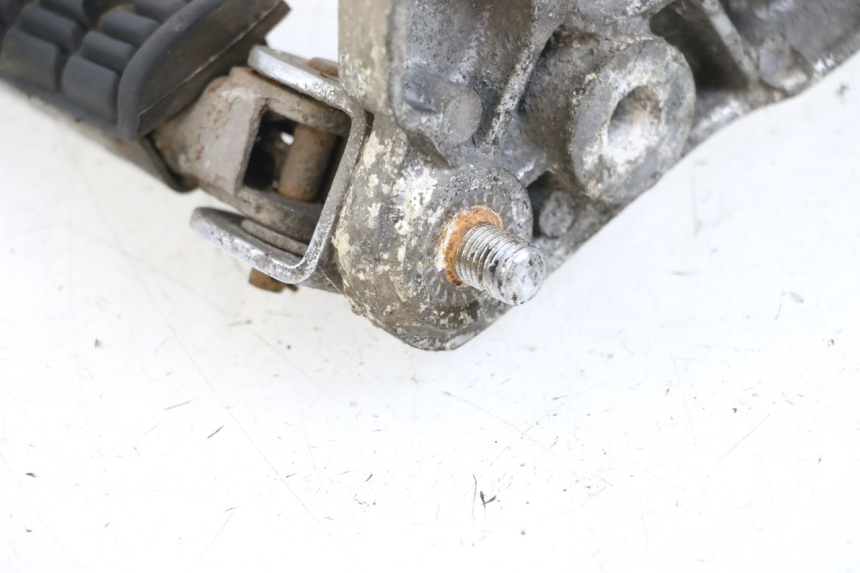photo de SUPORTE DO DESCANSO DE PÉ TRASEIRO ESQUERDO YAMAHA XJ F 900 (1983 - 1994) - Ampliação técnica