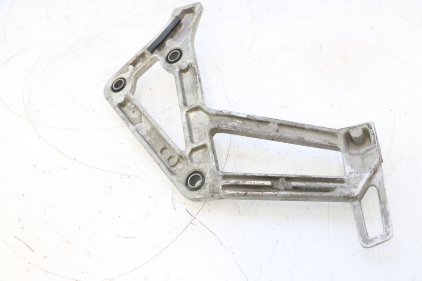 photo de PLACA DO DESCANSO DO PÉ TRASEIRO ESQUERDO HONDA XRV AFRICA TWIN 750 (1990 - 1992) - Outro ângulo de visão