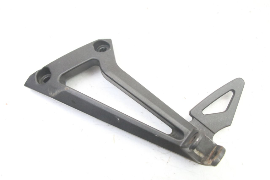 photo de SUPORTE DO DESCANSO DE PÉ TRASEIRO ESQUERDO YAMAHA FZ6 FAZER S2 600 (2007 - 2011) - Vista principal