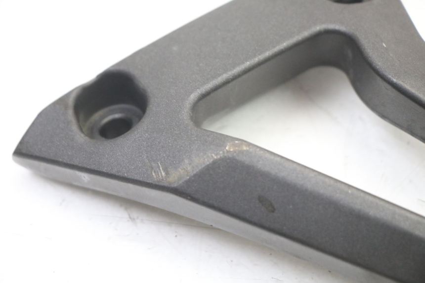 photo de SUPORTE DO DESCANSO DE PÉ TRASEIRO ESQUERDO YAMAHA FZ6 FAZER S2 600 (2007 - 2011) - Detalhe da peça