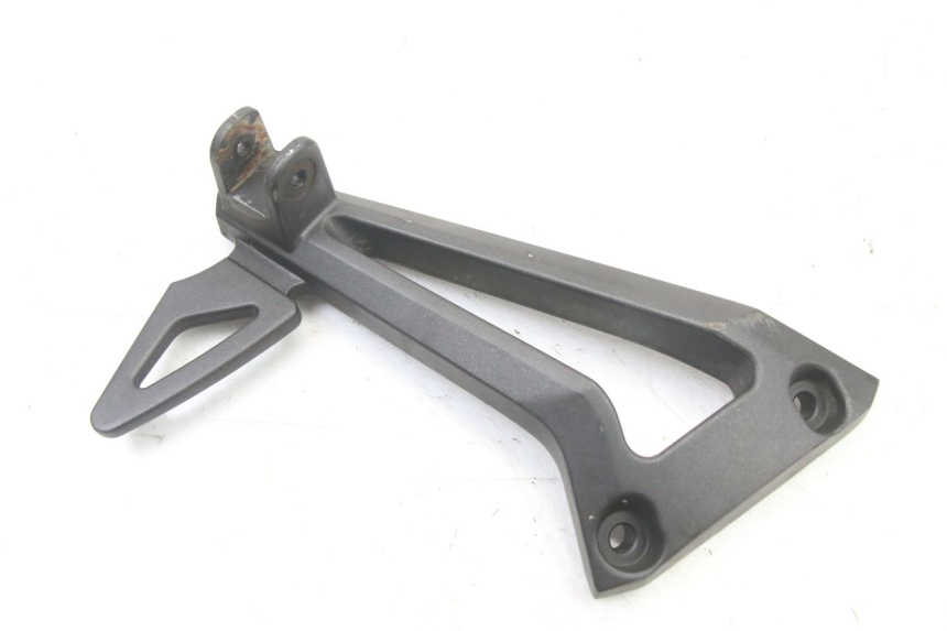 photo de SUPORTE DO DESCANSO DE PÉ TRASEIRO ESQUERDO YAMAHA FZ6 FAZER S2 600 (2007 - 2011) - Outro ângulo de visão