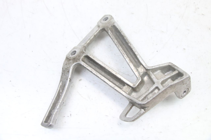 photo de SUPORTE DO DESCANSO DE PÉ TRASEIRO ESQUERDO YAMAHA FZS FAZER 600 (2001 - 2003) - Outro ângulo de visão
