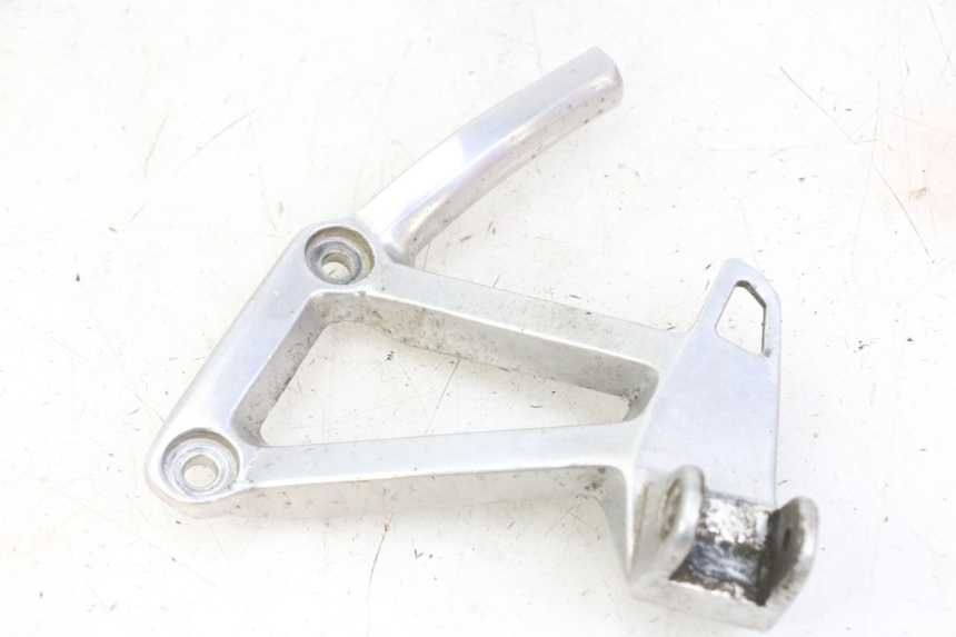photo de SUPORTE DO DESCANSO DE PÉ TRASEIRO ESQUERDO YAMAHA FZS FAZER 600 (2001 - 2003) - Vista principal
