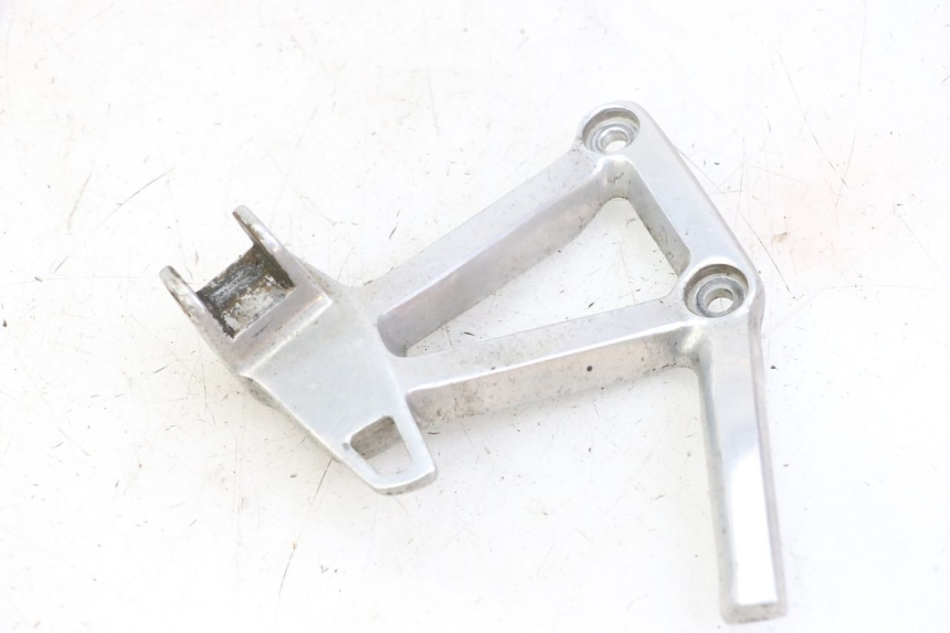 photo de SUPORTE DO DESCANSO DE PÉ TRASEIRO ESQUERDO YAMAHA FZS FAZER 600 (2001 - 2003) - Ampliação técnica