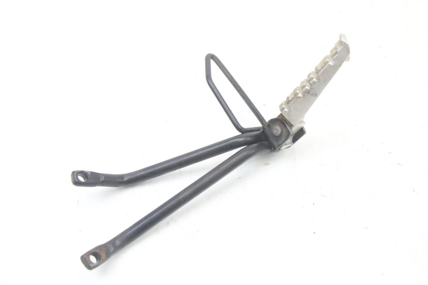 photo de SUPORTE DO DESCANSO DE PÉ TRASEIRO ESQUERDO YAMAHA TZR 50 (2008 - 2016) - Outro ângulo de visão