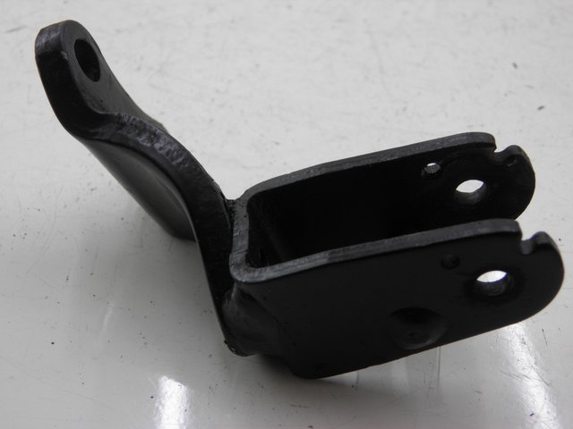photo de SUPORTE DO DESCANSO DE PÉ TRASEIRO ESQUERDO YAMAHA XMAX X-MAX 125 (2006 - 2009) - Detalhe da peça