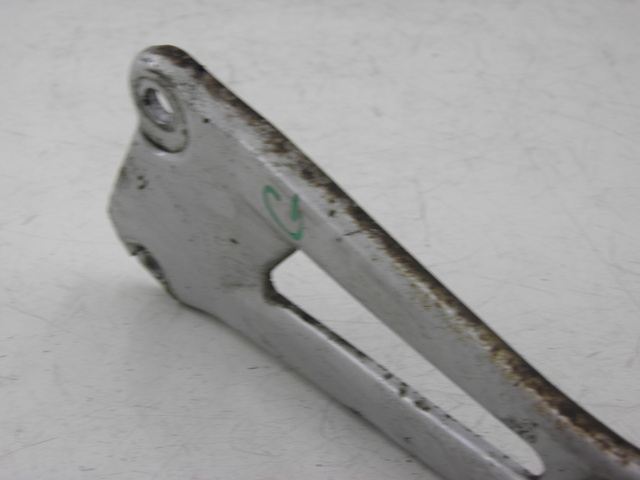 photo de SUPORTE DO DESCANSO DE PÉ TRASEIRO ESQUERDO YAMAHA YBR 125 (2004 - 2006) - Detalhe da peça