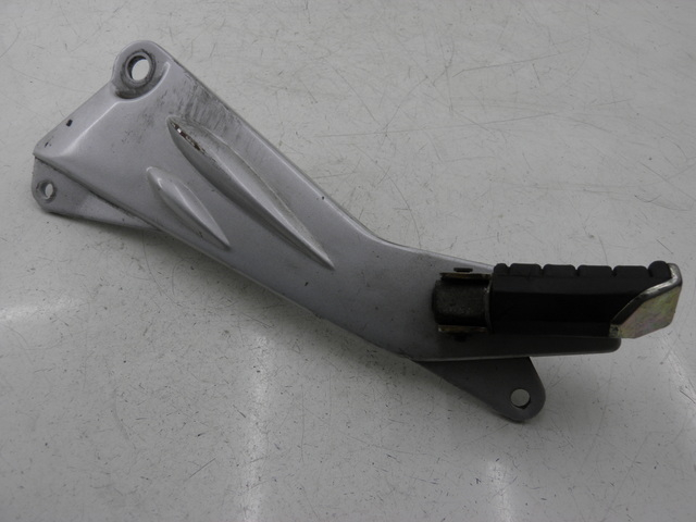 photo de SUPORTE DO DESCANSO DE PÉ TRASEIRO ESQUERDO YAMAHA YBR CUSTOM 125 (2008 - 2010) - Vista principal