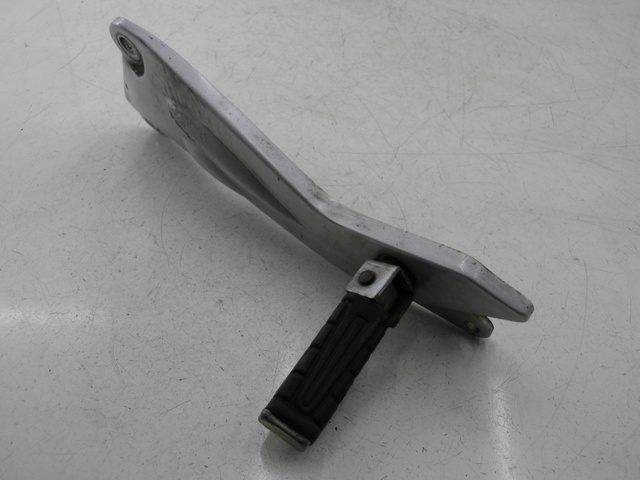 photo de SUPORTE DO DESCANSO DE PÉ TRASEIRO ESQUERDO YAMAHA YBR CUSTOM 125 (2008 - 2010) - Estado da superfície