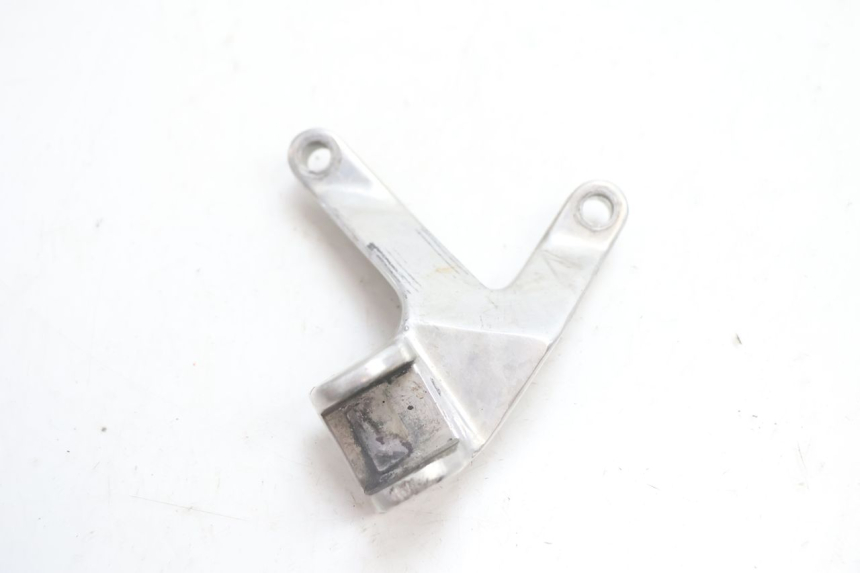 photo de PLACA DO DESCANSO DO PÉ TRASEIRO ESQUERDO YAMAHA YZF R GENESIS 750 (1993 - 1998) - Detalhe da peça