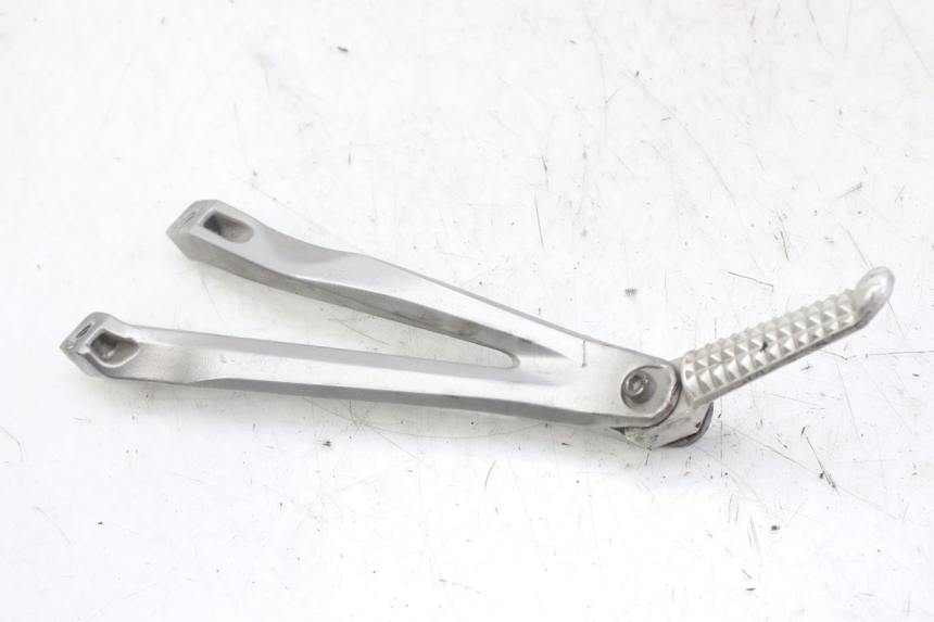 photo de SUPORTE DO DESCANSO DE PÉ TRASEIRO ESQUERDO YAMAHA YZF R1 1000 (2007 - 2008) - Zoom do estado de desgaste