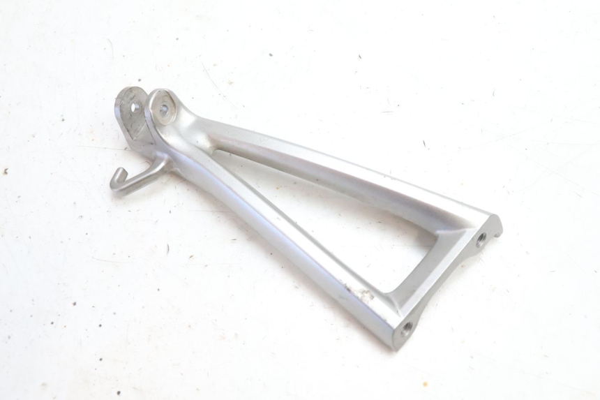 photo de PLACA DO DESCANSO DE PÉ TRASEIRO ESQUERDO YAMAHA YZF R6 600 (2008 - 2009) - Detalhe da peça
