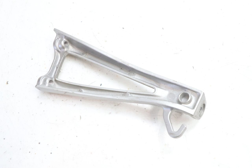 photo de PLACA DO DESCANSO DE PÉ TRASEIRO ESQUERDO YAMAHA YZF R6 600 (2008 - 2009) - Outro ângulo de visão