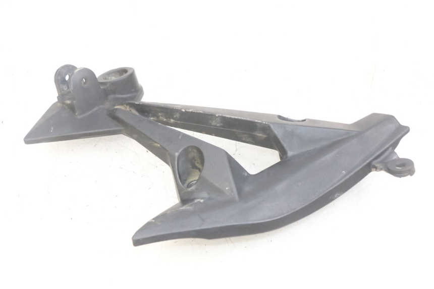 photo de SUPORTE DO DESCANSO DE PÉ TRASEIRO ESQUERDO KAWASAKI Z 750 (2007 - 2013) - Outro ângulo de visão