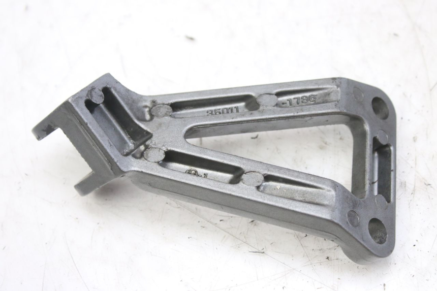 photo de SUPORTE DO DESCANSO DE PÉ TRASEIRO ESQUERDO KAWASAKI ZX-6R ZX6R 600 (1995 - 1997) - Detalhe da peça