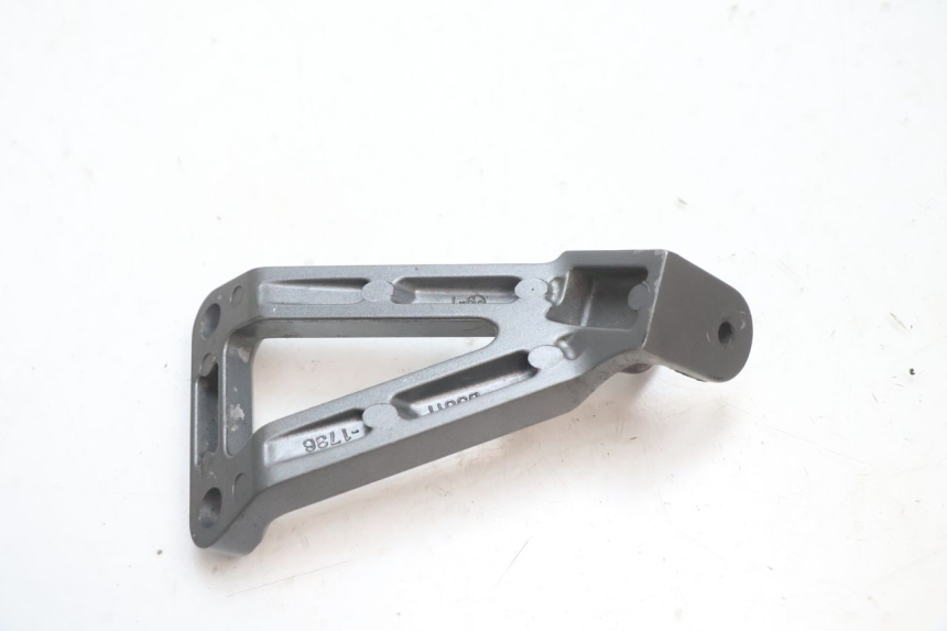 photo de SUPORTE DO DESCANSO DE PÉ TRASEIRO ESQUERDO KAWASAKI ZX-6R ZX6R 600 (1995 - 1997) - Outro ângulo de visão