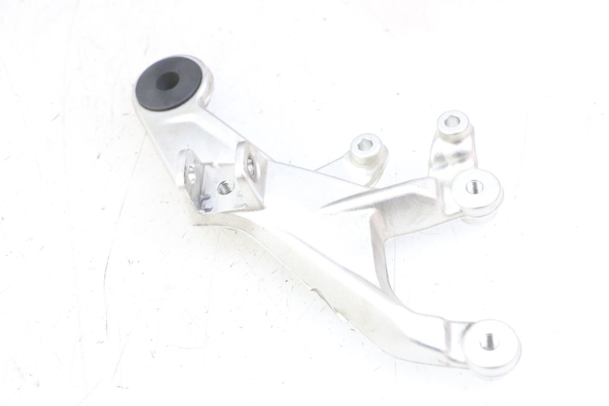 photo de SUPORTE DO DESCANSO DE PÉ DIANTEIRO DIREITO BMW S RR ABS S1000RR 1000 (2015 - 2018) - Outro ângulo de visão