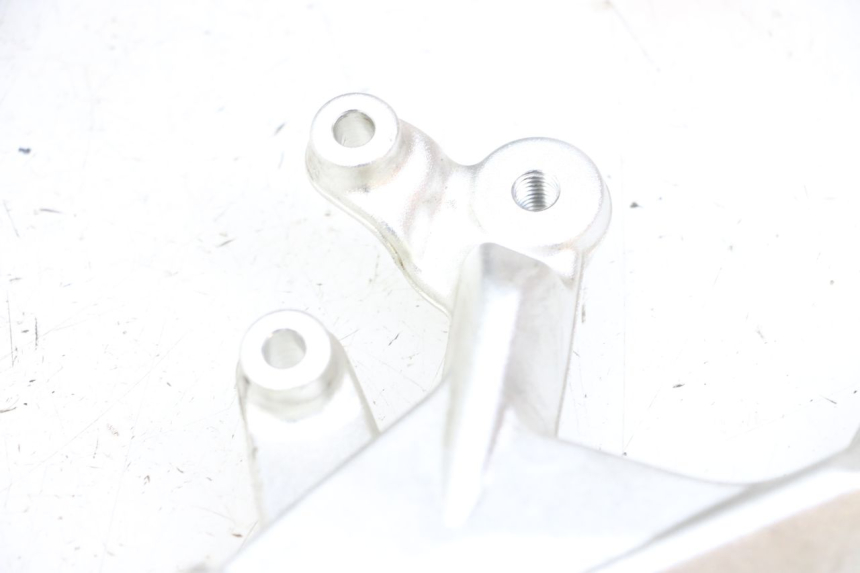 photo de SUPORTE DO DESCANSO DE PÉ DIANTEIRO DIREITO BMW S RR ABS S1000RR 1000 (2015 - 2018) - Ampliação técnica