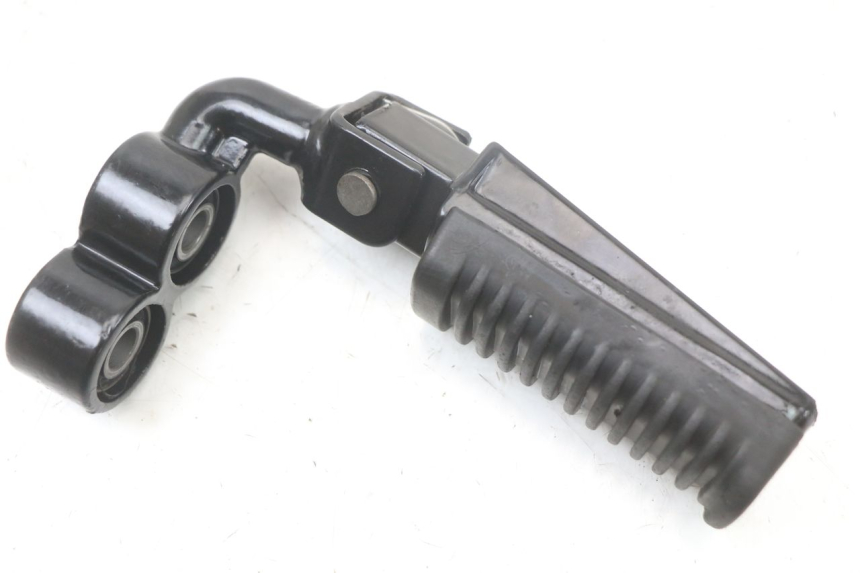 photo de SUPORTE DO DESCANSO DE PÉ DIANTEIRO DIREITO ARCHIVE CAFE RACER 4T 50 (2019 - 2024) - Detalhe da peça