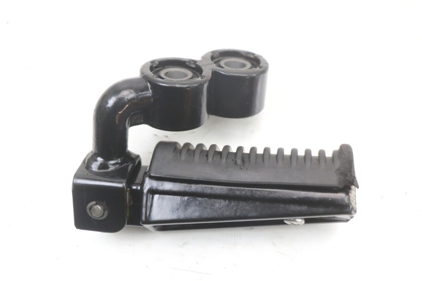 photo de SUPORTE DO DESCANSO DE PÉ DIANTEIRO DIREITO ARCHIVE CAFE RACER 4T 50 (2019 - 2024) - Ampliação técnica