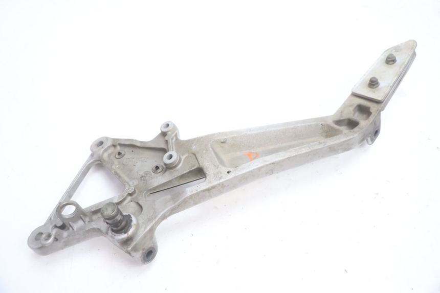 photo de PLACA DO DESCANSO DO PÉ DIANTEIRO DIREITO HONDA CB F HORNET 600 (2005 - 2006) - Ampliação técnica