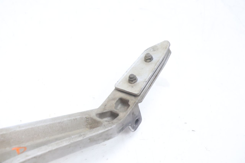 photo de PLACA DO DESCANSO DO PÉ DIANTEIRO DIREITO HONDA CB F HORNET 600 (2005 - 2006) - Pontos de fixação