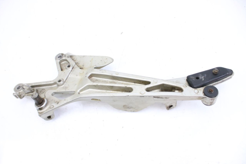 photo de SUPORTE DO DESCANSO DE PÉ DIANTEIRO DIREITO HONDA CBF 500 (2004 - 2007) - Ampliação técnica