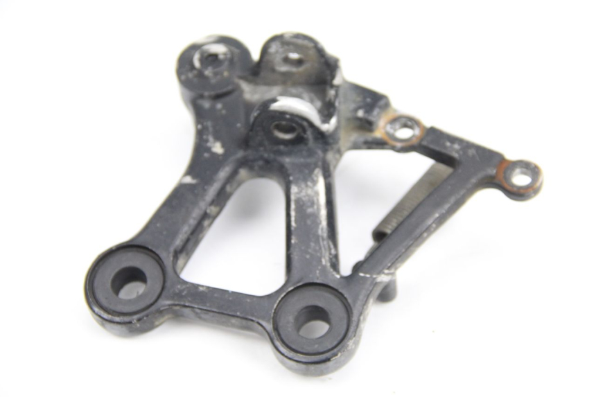 photo de SUPORTE DO DESCANSO DE PÉ DIANTEIRO DIREITO HONDA CBR F SC21 1000 (1986 - 1992) - Detalhe da peça