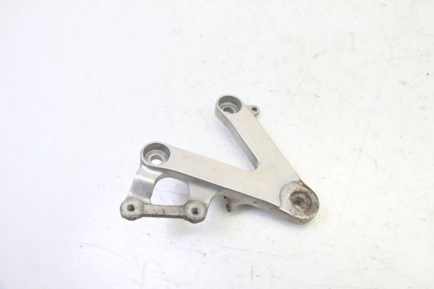 photo de SUPORTE DO DESCANSO DE PÉ DIANTEIRO DIREITO HONDA CBR RR FIREBLADE 900 (1992 - 1994) - Detalhe da peça
