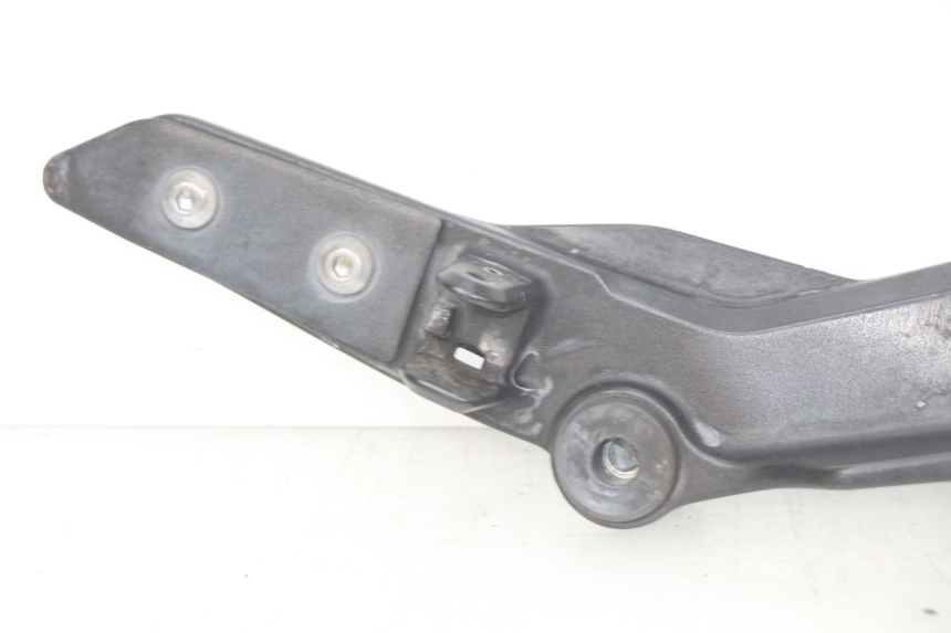 photo de SUPORTE DO DESCANSO DE PÉ DIANTEIRO DIREITO HONDA CBRF CBR-F PC41 600 (2011 - 2013) - Vista geral