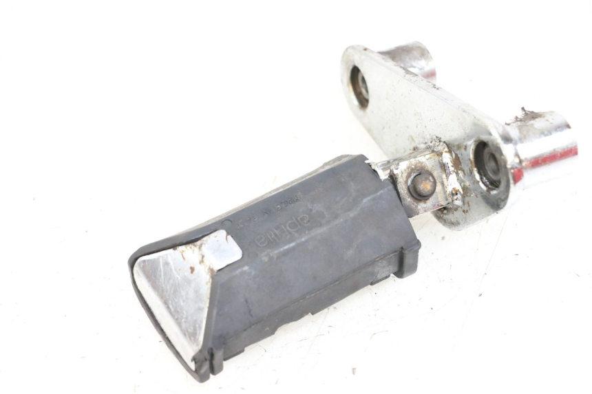 photo de SUPORTE DO DESCANSO DE PÉ DIANTEIRO DIREITO APRILIA CLASSIC 125 (1995 - 2001) - Detalhe da peça