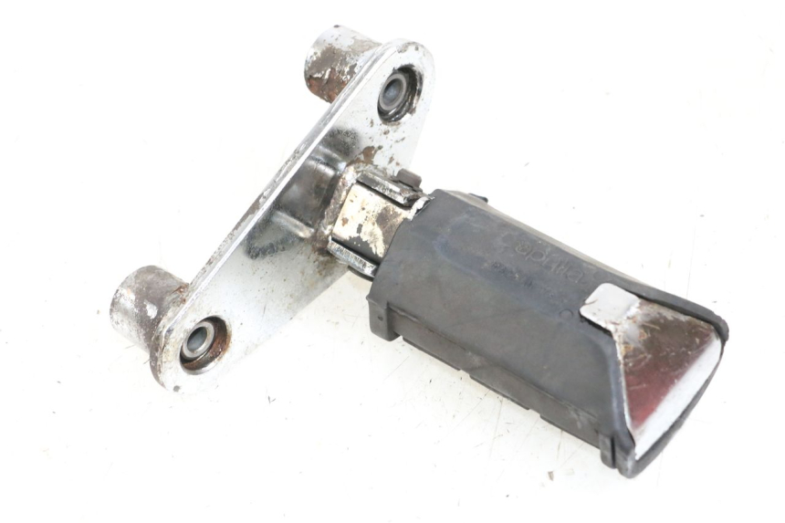 photo de SUPORTE DO DESCANSO DE PÉ DIANTEIRO DIREITO APRILIA CLASSIC 125 (1995 - 2001) - Zoom do estado de desgaste