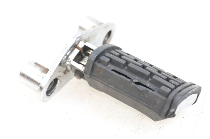 photo de SUPORTE DO DESCANSO DE PÉ DIANTEIRO DIREITO APRILIA CLASSIC 125 (1995 - 2001) - Vista geral