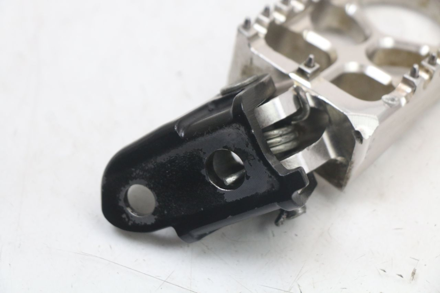 photo de SUPORTE DO DESCANSO DE PÉ DIANTEIRO DIREITO HONDA CRF R 250 (2020 - 2021) - Vista geral